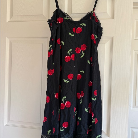 Hot Topic Black and Red Floral Dress - Picture 2 of 4